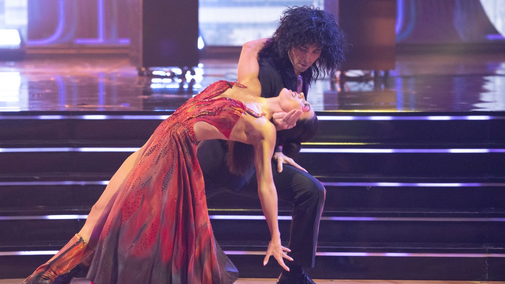 Dancing with the Stars Season 33 Episode 4